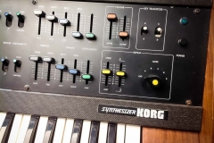 Korg 800DV Synthesizer Reparatur Service Driessen Music