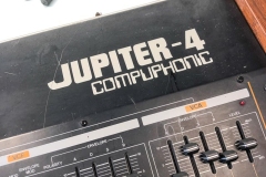 Roland Jupiter-4 Synthesizer Reparatur Service Driessen Music