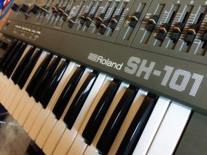 Repair Roland SH101 Analog Synthesizer simple midification