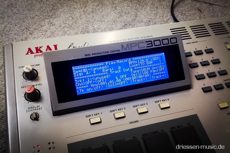 Akai MPC3000 with a XL lcd display.