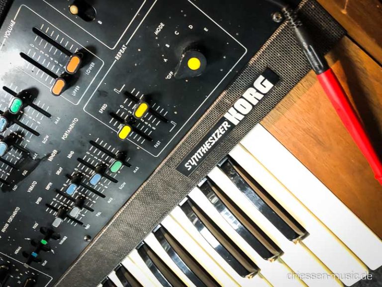 Repair Yamaha TG77 Vintage Synthesizer Display Reparatur Service