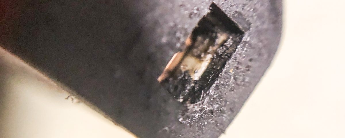 Ein verschmorter IEC-Stecker