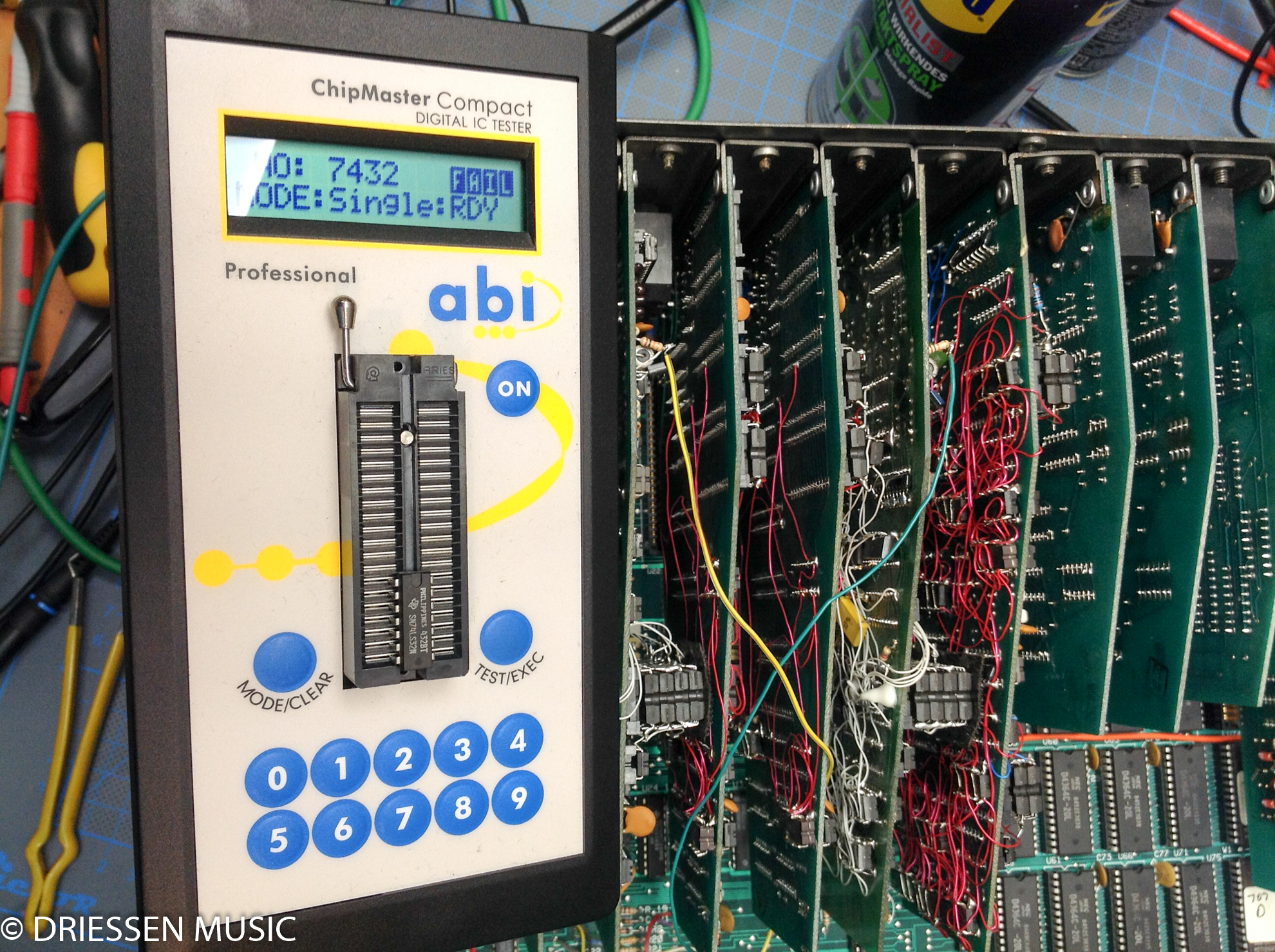 Defektes 7432 IC einer Linn 9000 auf einem digitalen IC-Tester