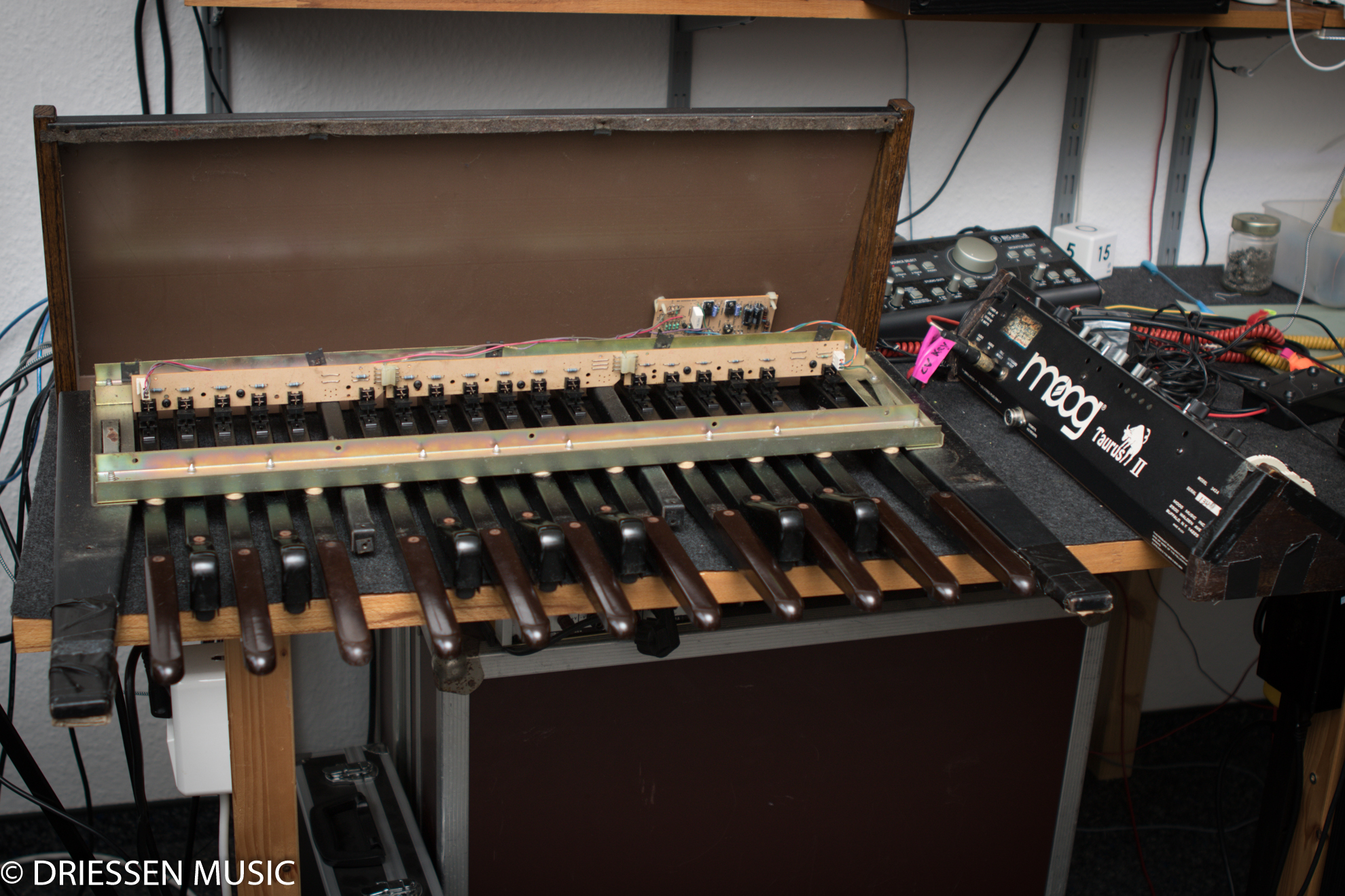 Geöffnetes Moog Taurus II Pedal
